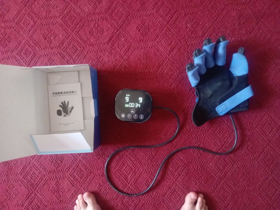 Робирт перчатка унг кул.Масажни матрас