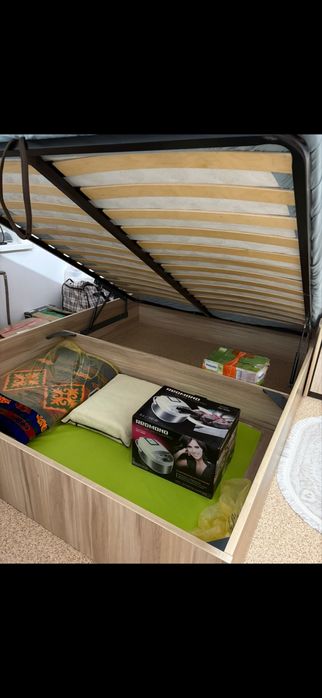 Продам двуспальную кровать