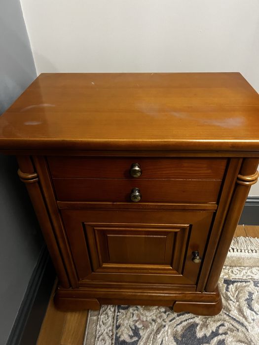 Продам испанский спальный гарнитур из массива дерева