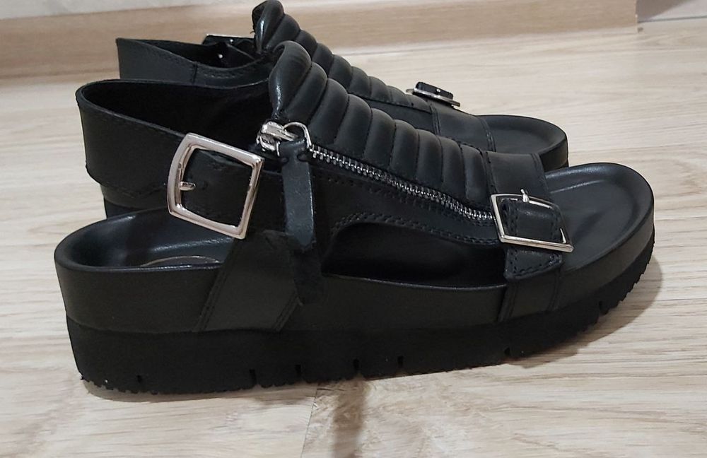 Стильная летняя обувь.