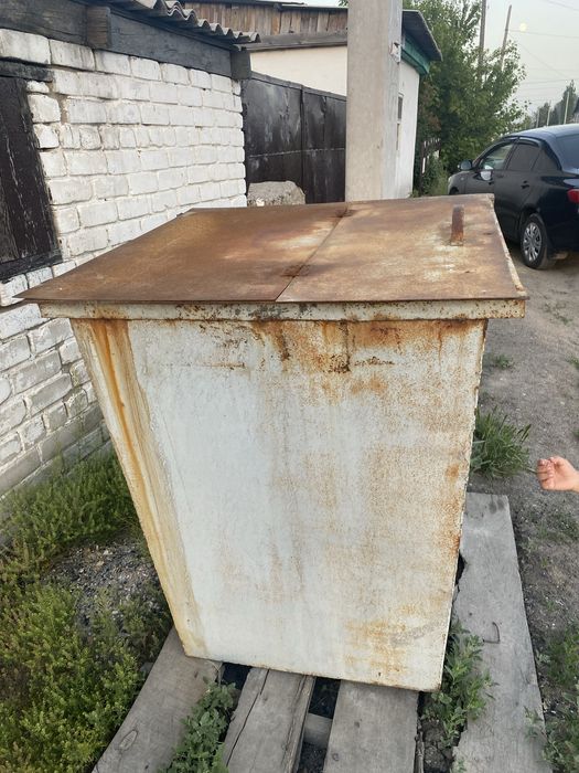 Мусорный контейнер