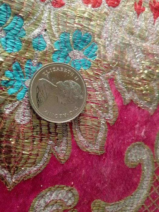 Монета 50 центов канадские