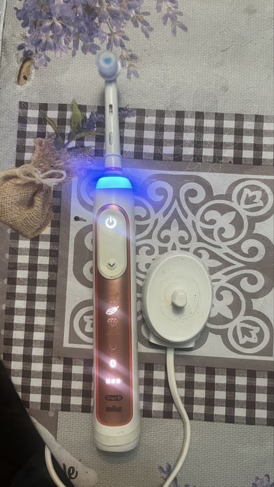 Periuta electrica Oral B Genius x