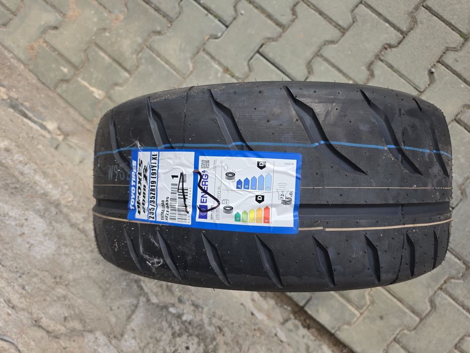 TOYO PROXES R888 235/35ZR19