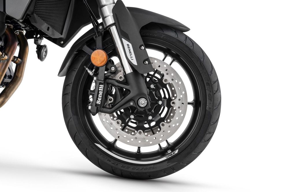 Мотоцикл Benelli TRK 702