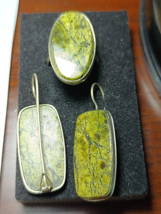 Серьги и кольцо. Мельхиор. Змеевик