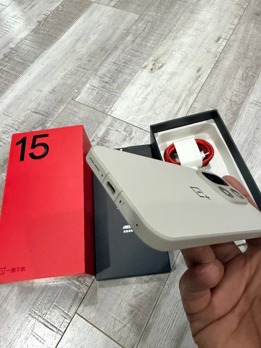 OnePlus 15.  256Gb