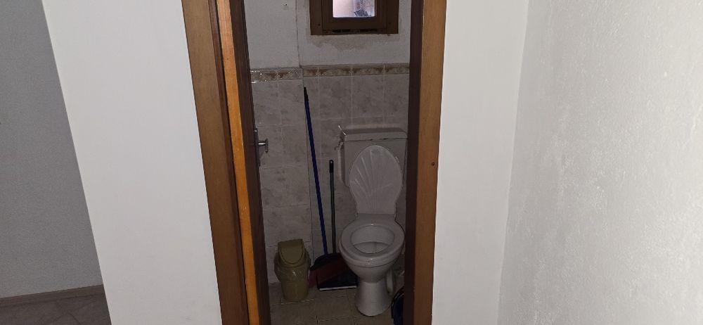 Дава се под наем Магазин в Асеновград - 70 кв.м за 357 € - Снимка #1