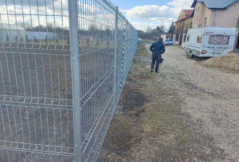 Gard din plasa pentru împrejmuiri
