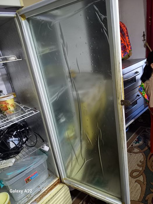 Холодильник сотилади