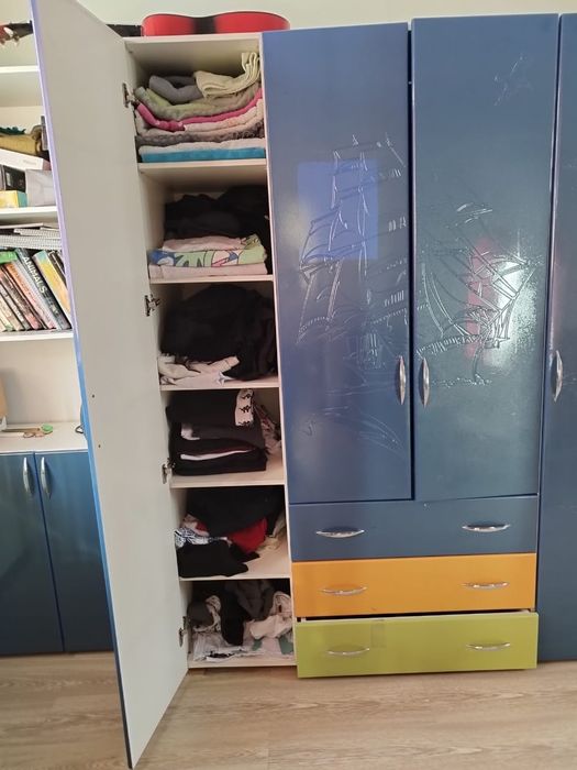 Детская разноцветная мебель