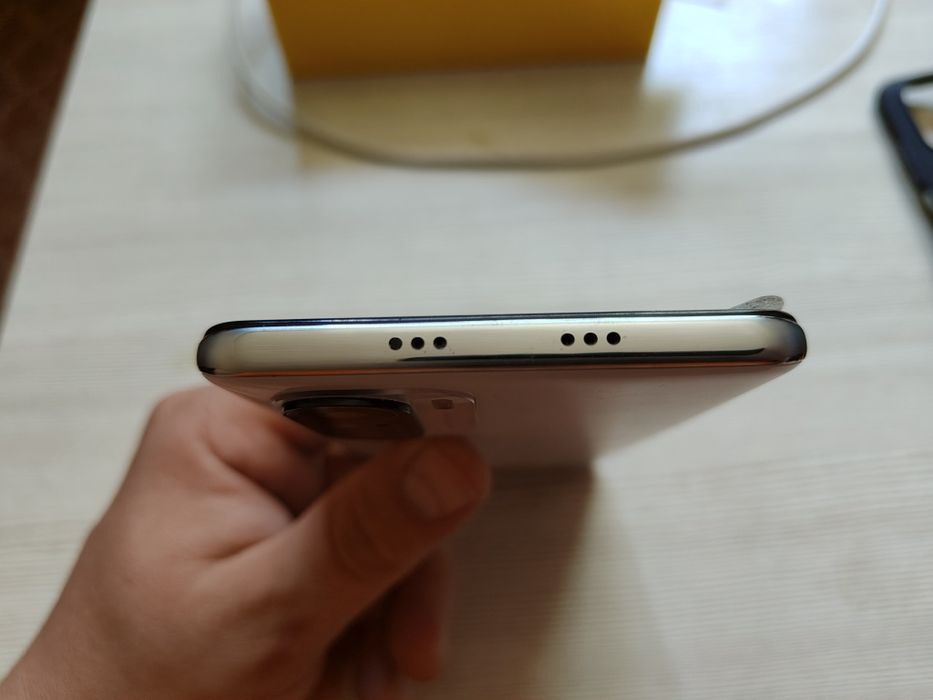 Продам Poco F3 6/128 Arctic White