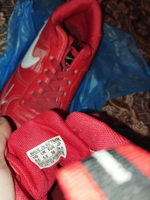 Кроссовки Nike красного цвета