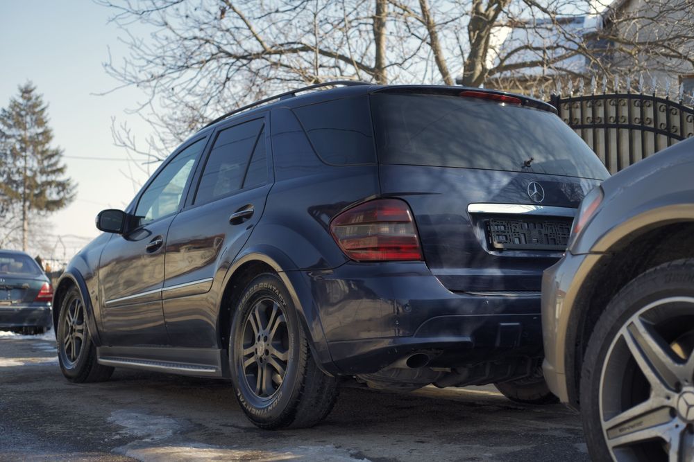 Dezmembrez Mercedes ML W164 bara far capota parbriz aripa usa grila