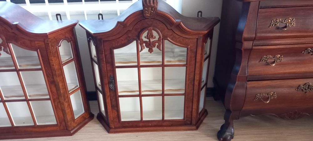 Ретро витрини за стена