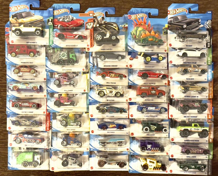 Lot masinute Hot Wheels (39 buc.)