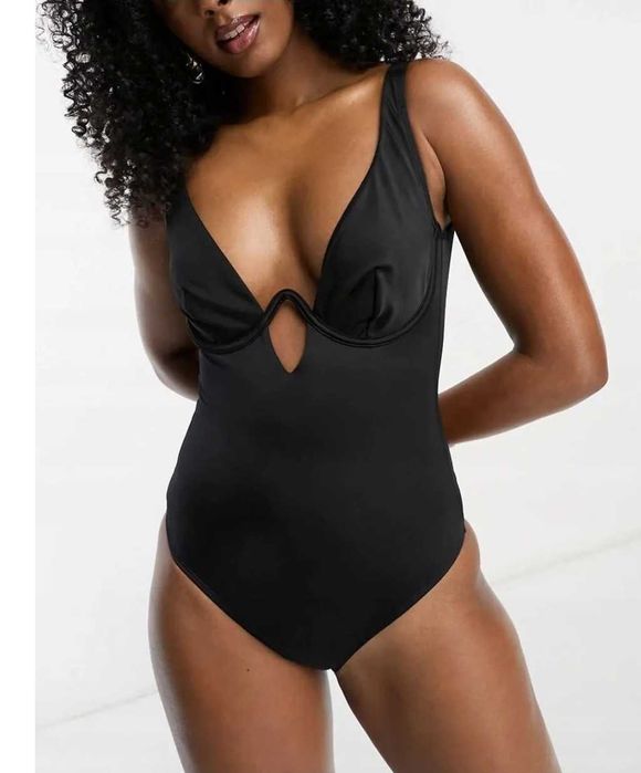 Черен цял бански, интересен модел