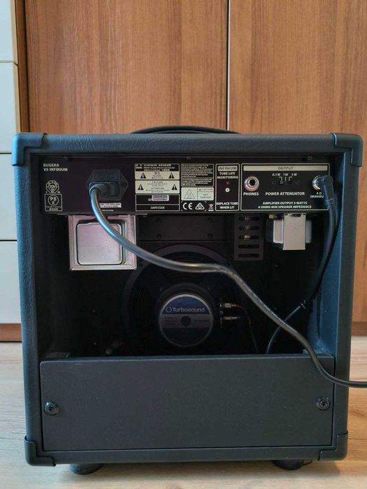 Лампов комбоусилвател за китара Bugera V5 Infinium