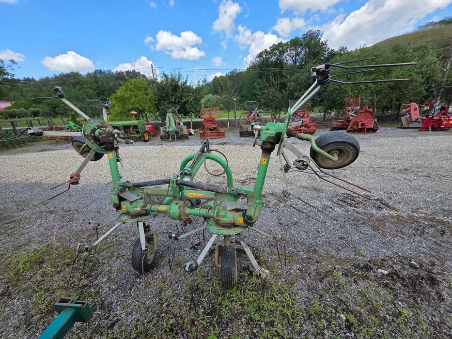 Grebla împrăștiat fan in tiranti la tractor hidraulica de 4 metri