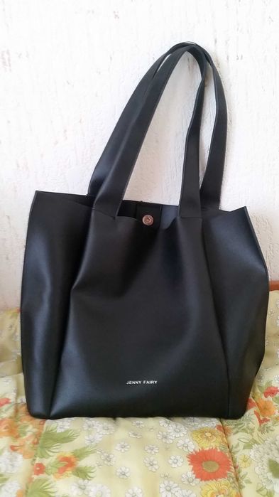 Продавам удобна дамска чанта