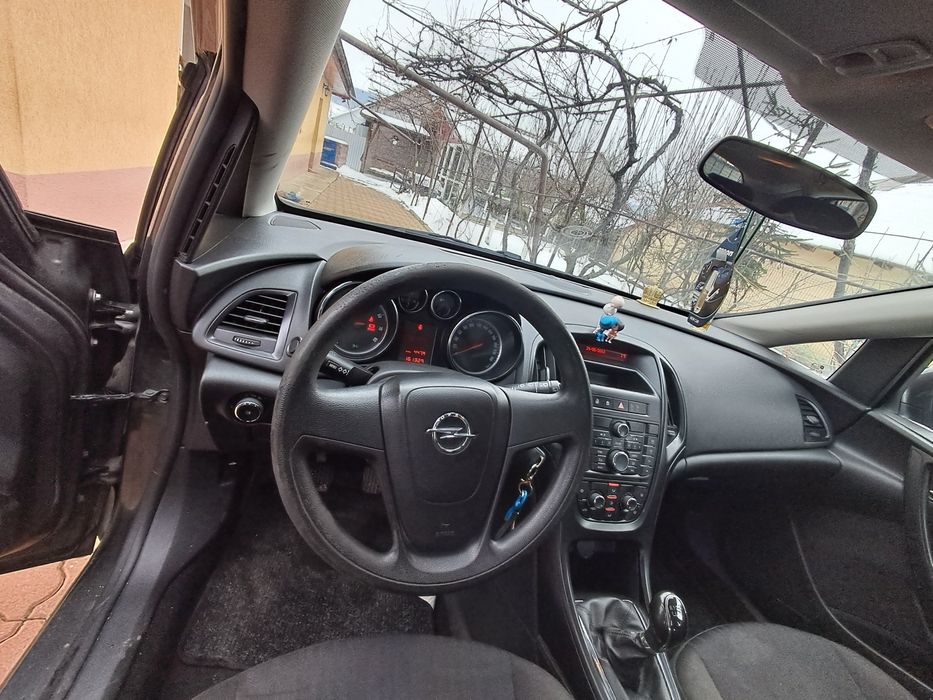 Opel Astra J 2012