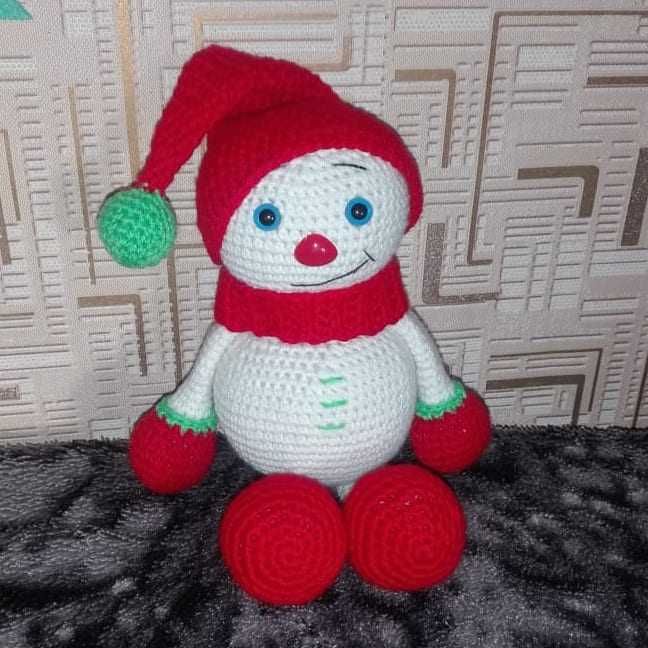 Вязанный снеговичек