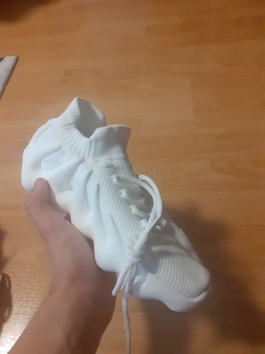 Adidași stil yeezy 450 cloud withe