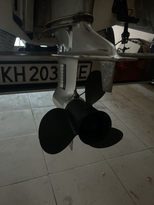 Продавам лодка риб LOMAC с двигател хонда