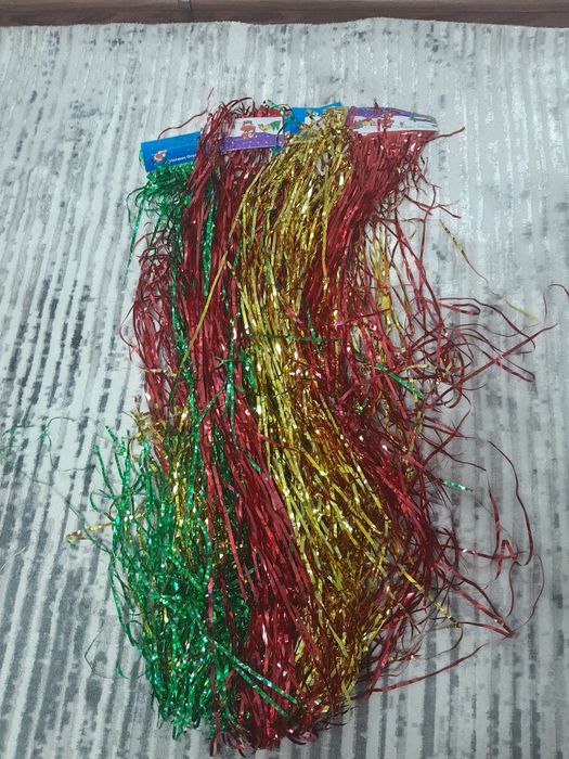 Поодам елочные игрушки