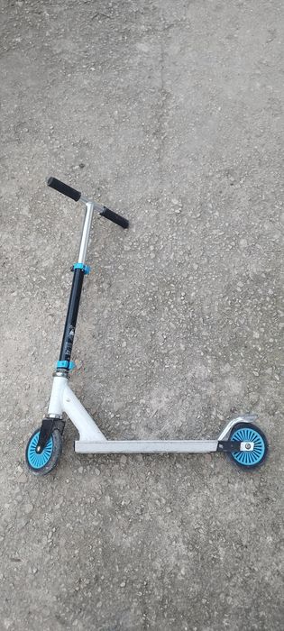 Тротинетка с регулираща се дръжка