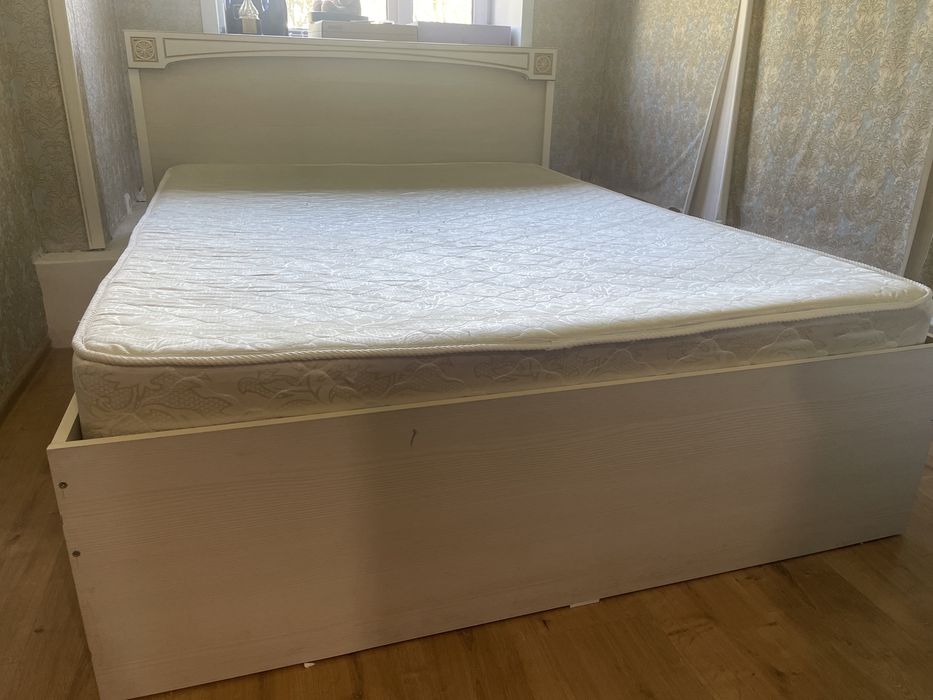 Продам кровать в хорошем состоянии с матрсом