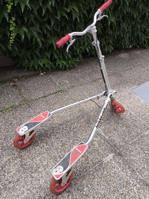 Trotineta trei roti.