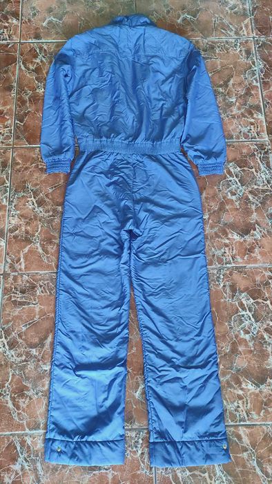 Vand costum de schi bleu sidefat.