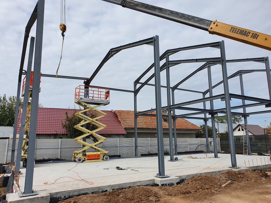 Hala metalica 14m x 25m x 6m :
- Stâlpii din profile IPE 240;
- Grin