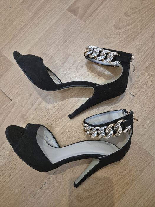 Дамски обувки на ток 37 номер.ново