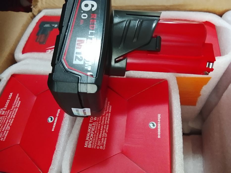 1 buc baterie Milwaukee 12V  6A nou
