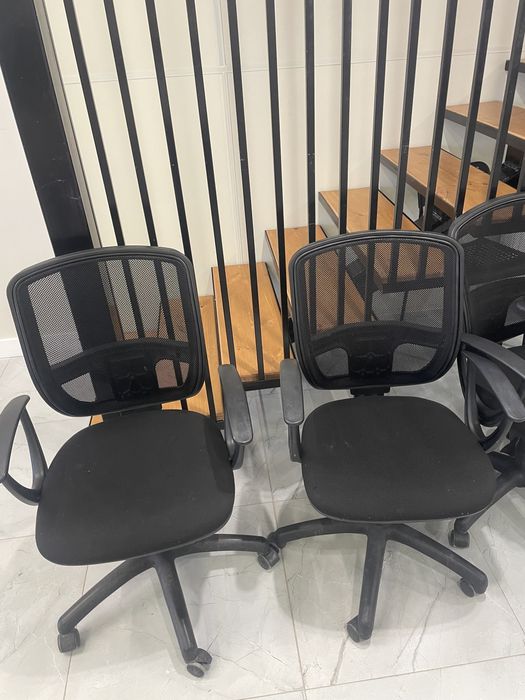 Офисные кресла 5 штук