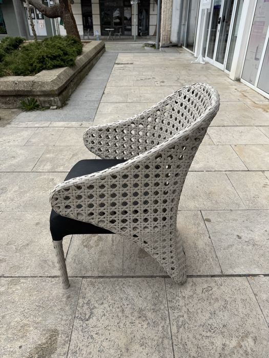 Столове и маси (външна и вътрешна употреба)