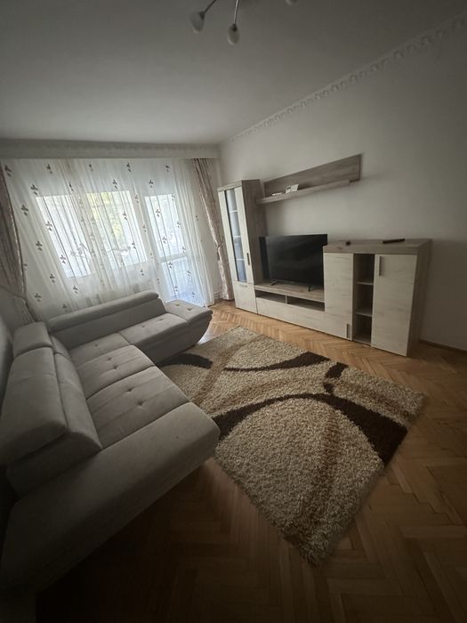Inchiriez apartament