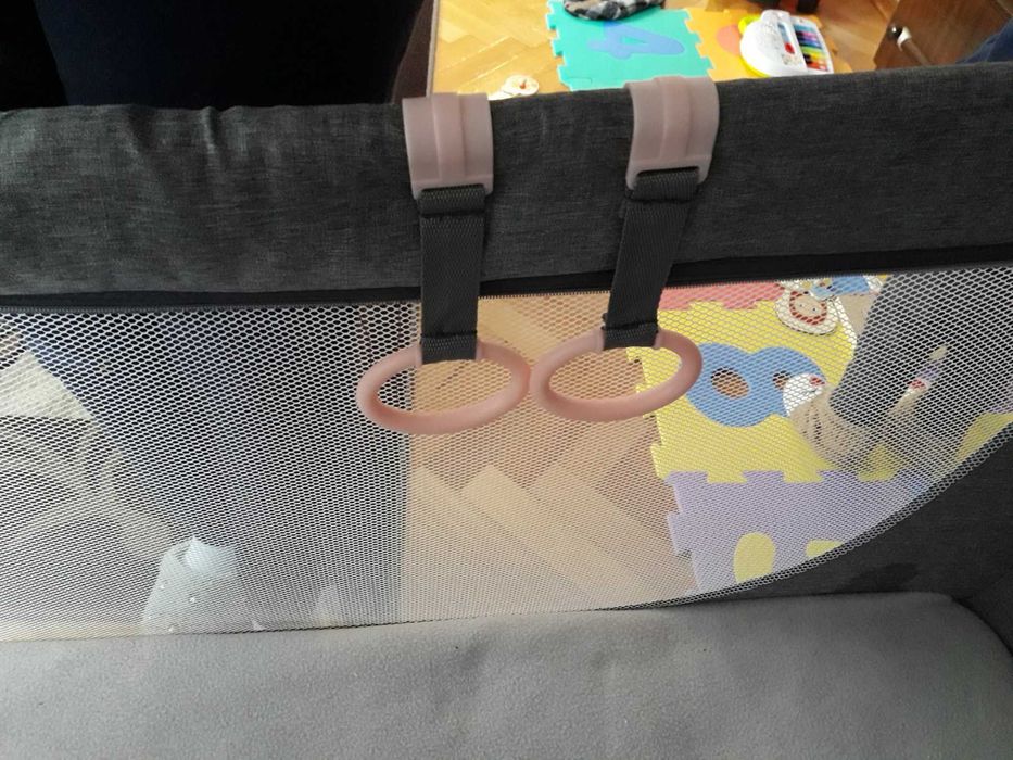 Сгъваема бебешка кошара Kinder Kraft с включен матрак.