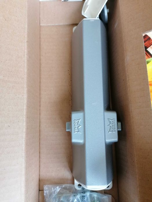 DORMA TS 90
 Автомат за входна  врата TS 90 с плъзгаща шина