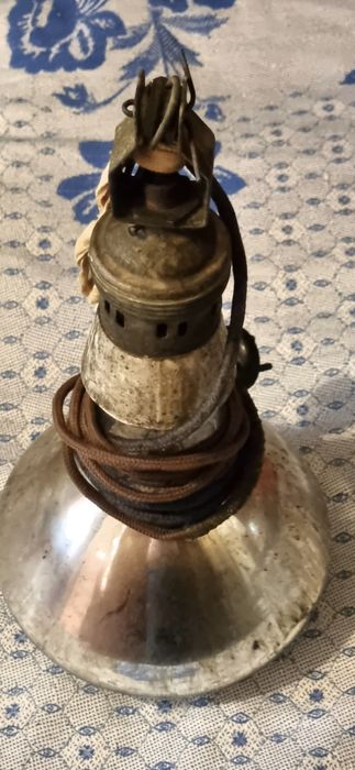 Лампа зеркальная.