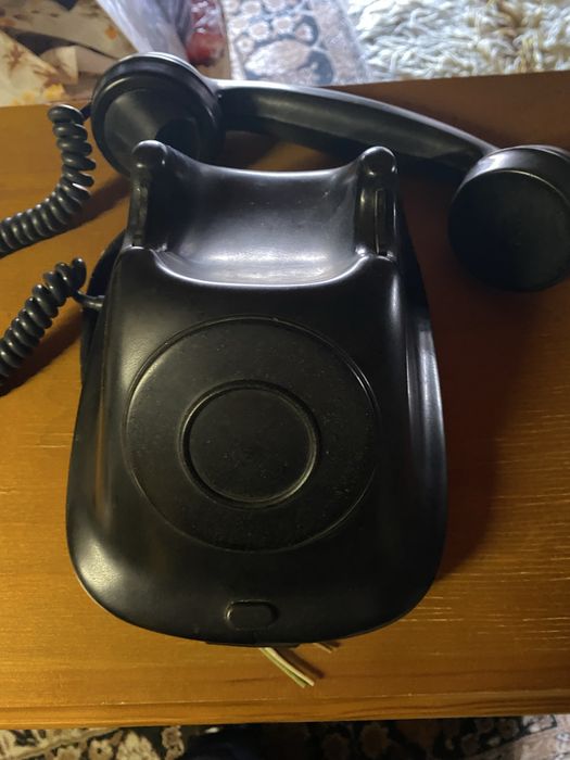 Стар телефонен апарат