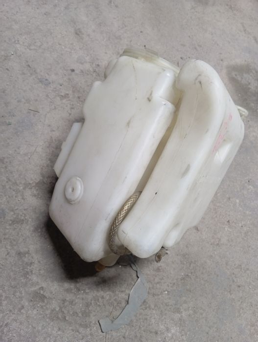 Бачок омывателя Mercedes W210