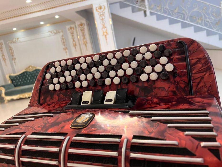 Бес қатарлы Баян сатылады