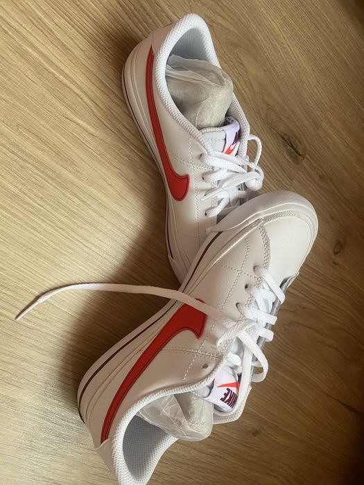 Маратонки NIKE нови