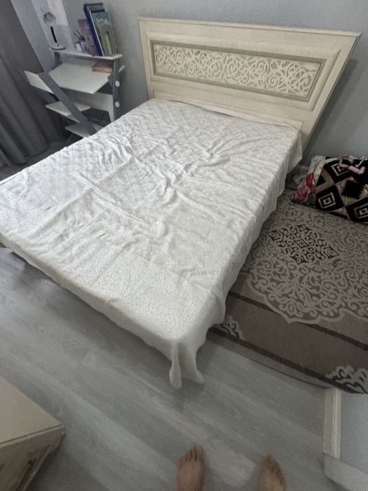 Двуспальная кровать