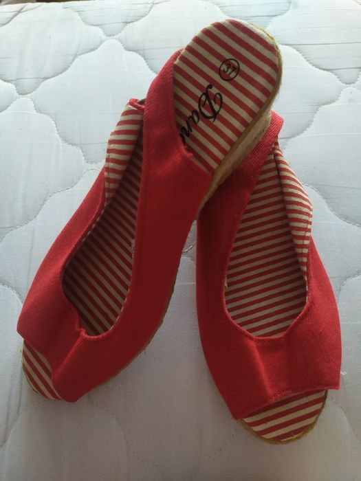 Сандали на платформа