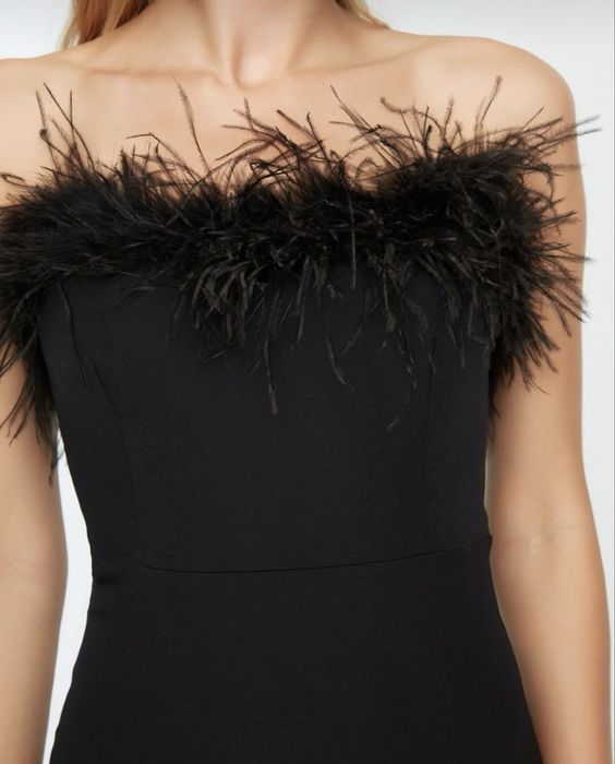 Rochie de seara neagra cu pene