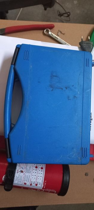 Заключващ механизъм за каравани ремъркета платформи